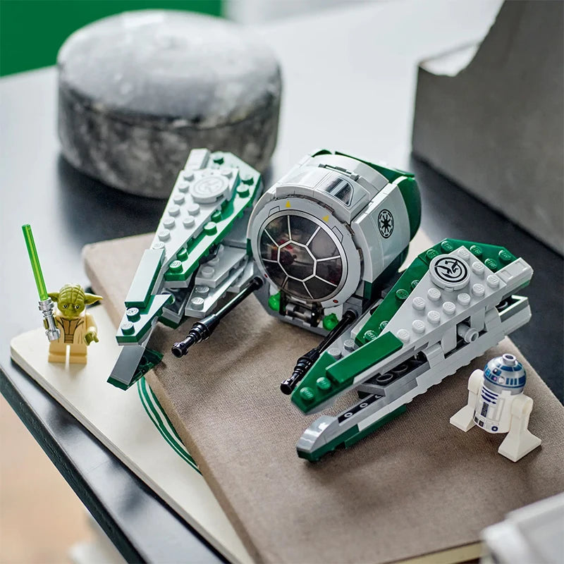 Yoda's Starfighter Building Set - 253 Pieces