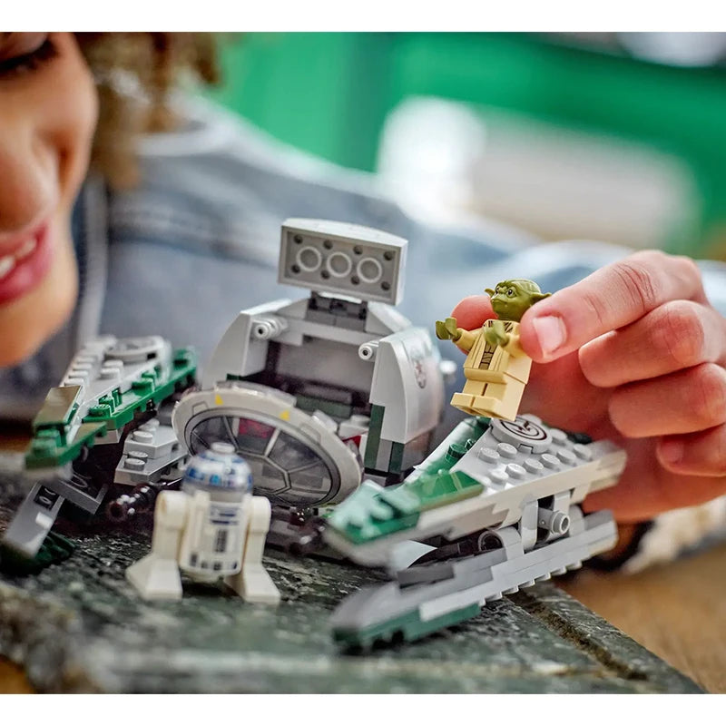 Yoda's Starfighter Building Set - 253 Pieces